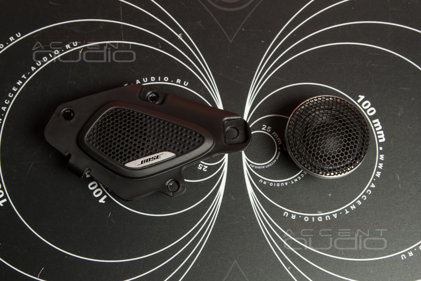 Оригинальный, скрытый и видимый монтаж широкополосных динамиков в Monjaro