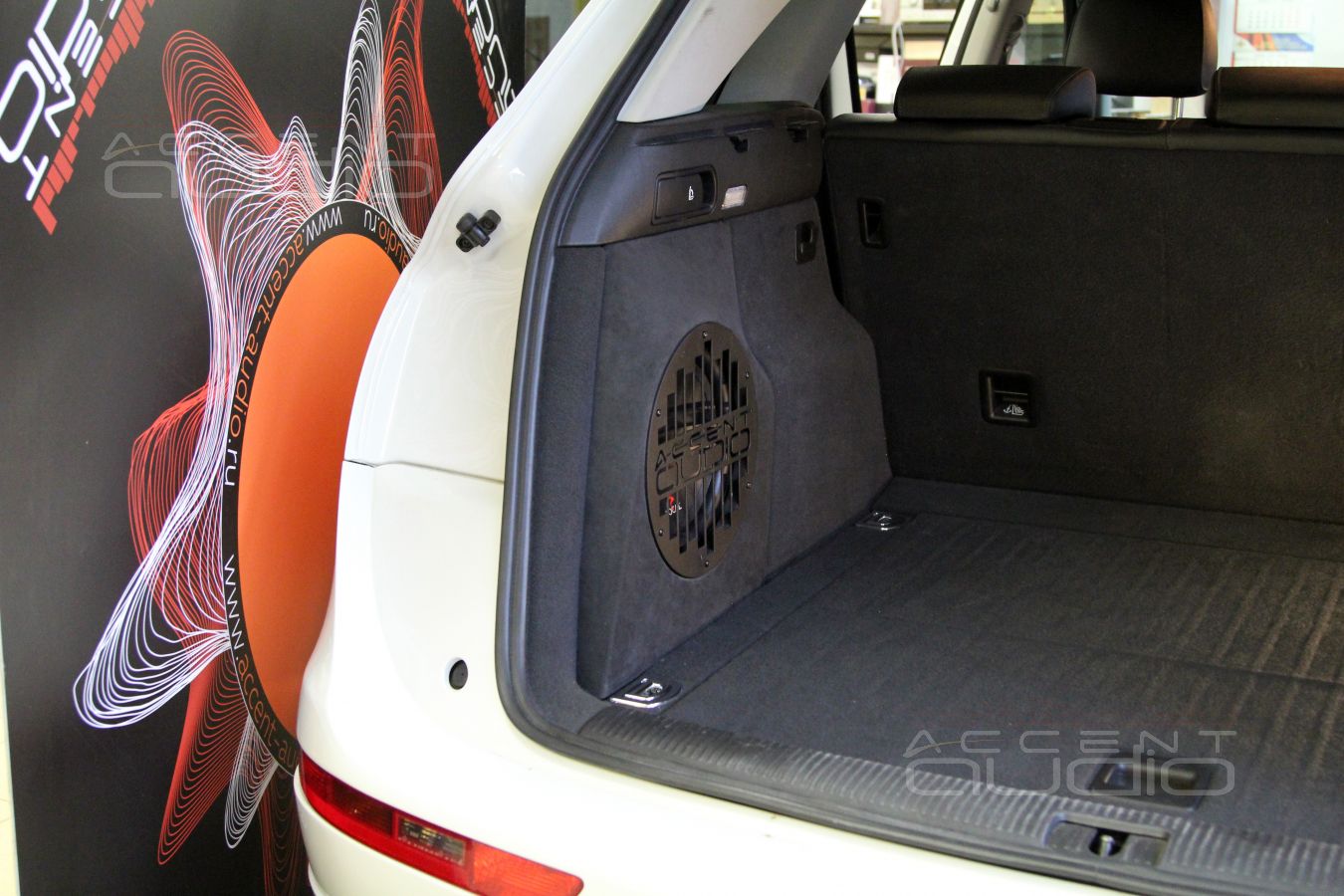 Идеальный сабвуфер-стелс для Audi Q5 – вариант Focal EXPERT P25DB