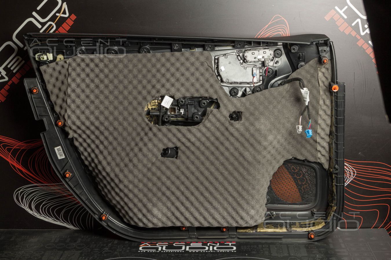 Правильная установка мидбасовых Helix Ci5 W165FM-S3 в Mercedes-Benz A 45