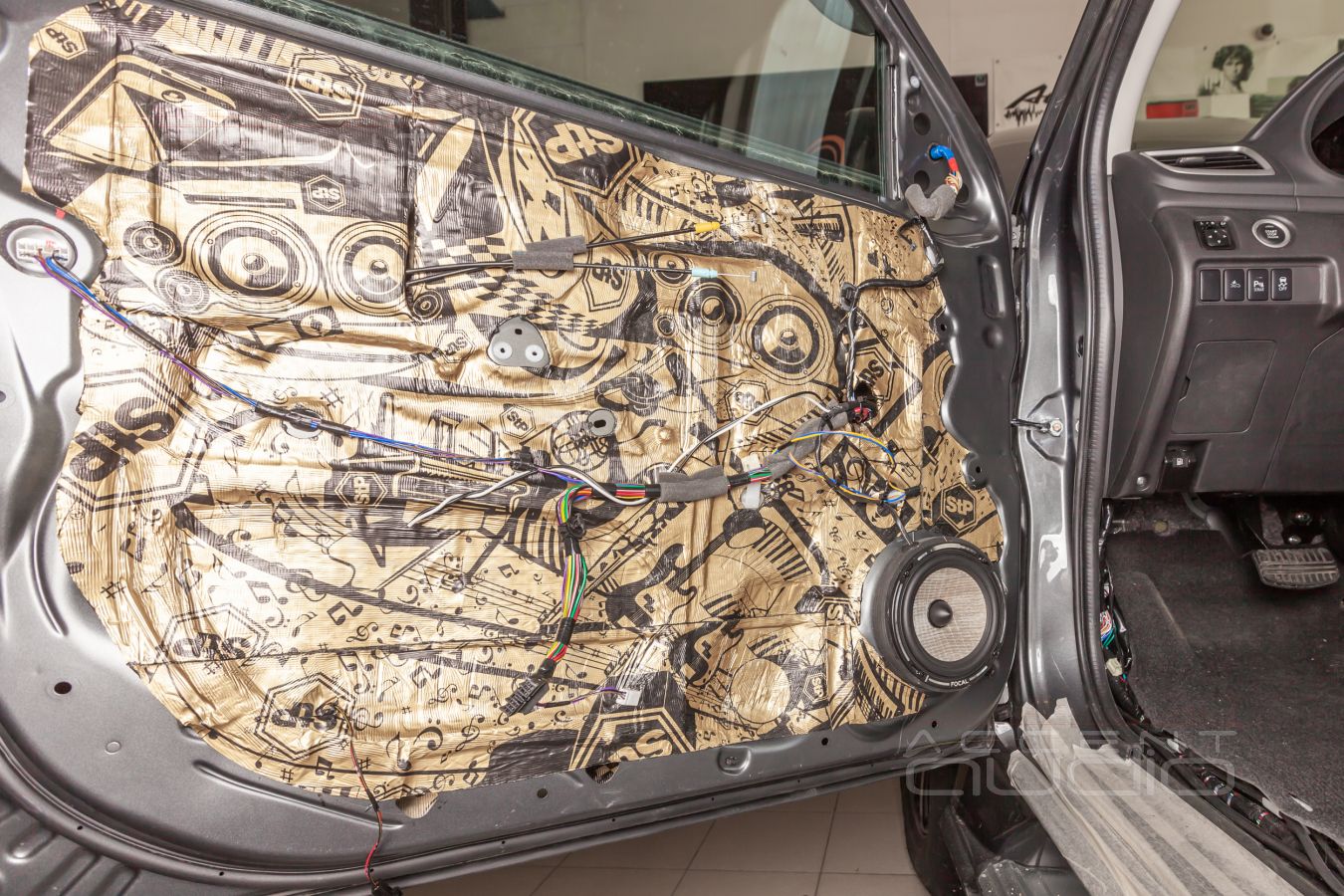 Аудиоподготовка дверей, жесткость и установка акустики Focal Flax в Mitsubishi Pajero Sport