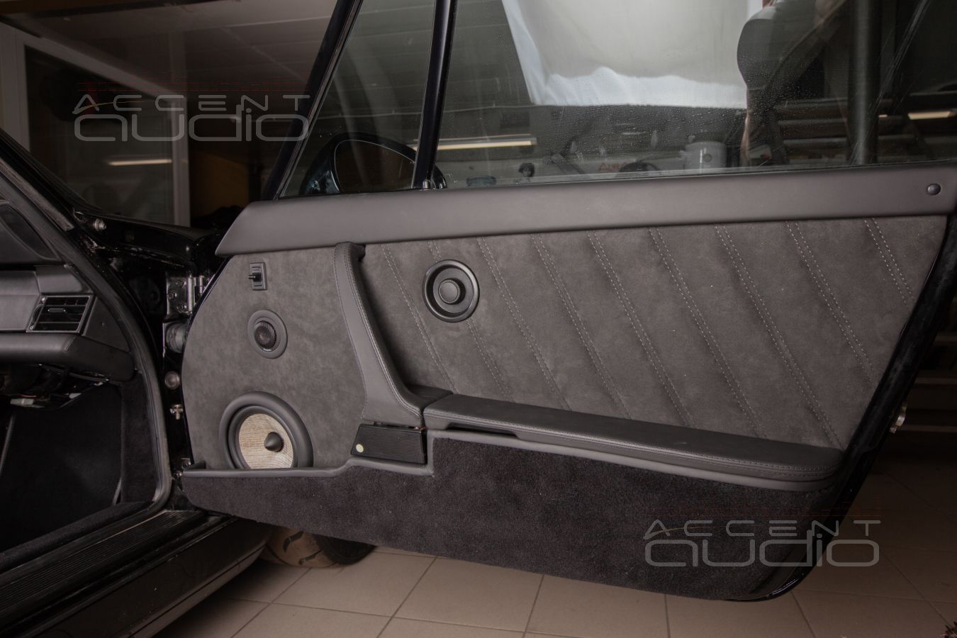 Комплект из двух подиумов для установки 165 мм мидбасовых излучателей в Porsche Carrera2 19XX-19XX.