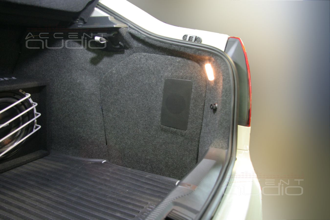 Установка усилителя и процессора в SKODA Octavia