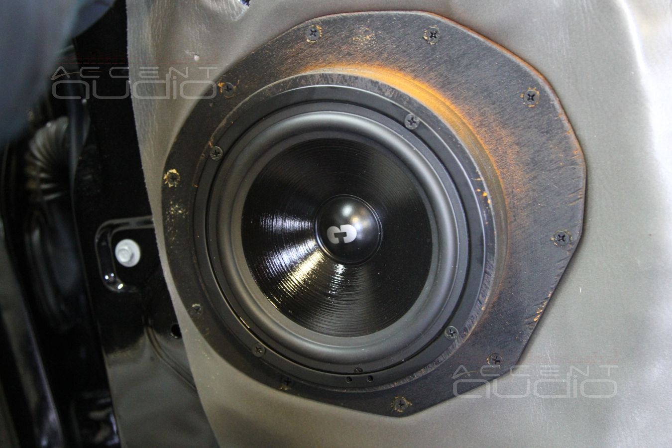 Установка акустики в Ford Explorer 2014