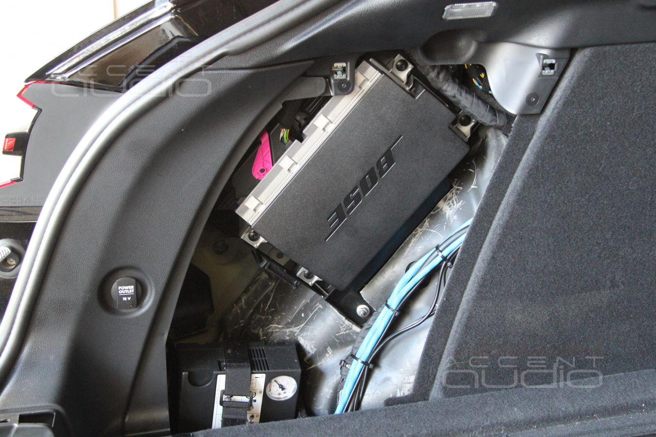 Вызываем программиста Porsche и ставим обратно заводской усилитель