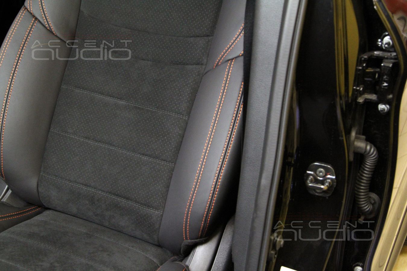 Перетяжка передних сидений