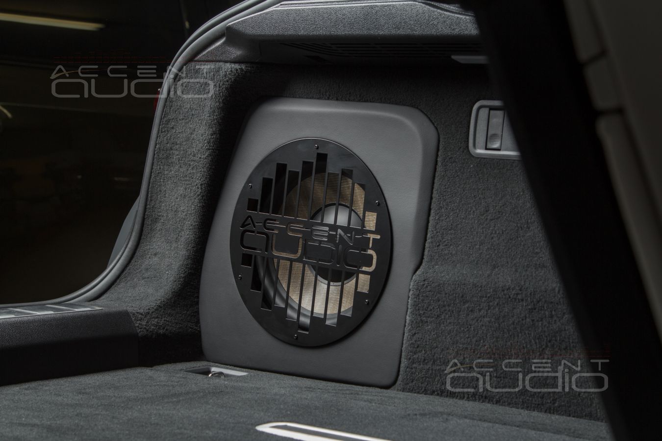 Стильный сабвуфер-стелс Focal FLAX для BMW X6 III (G06)