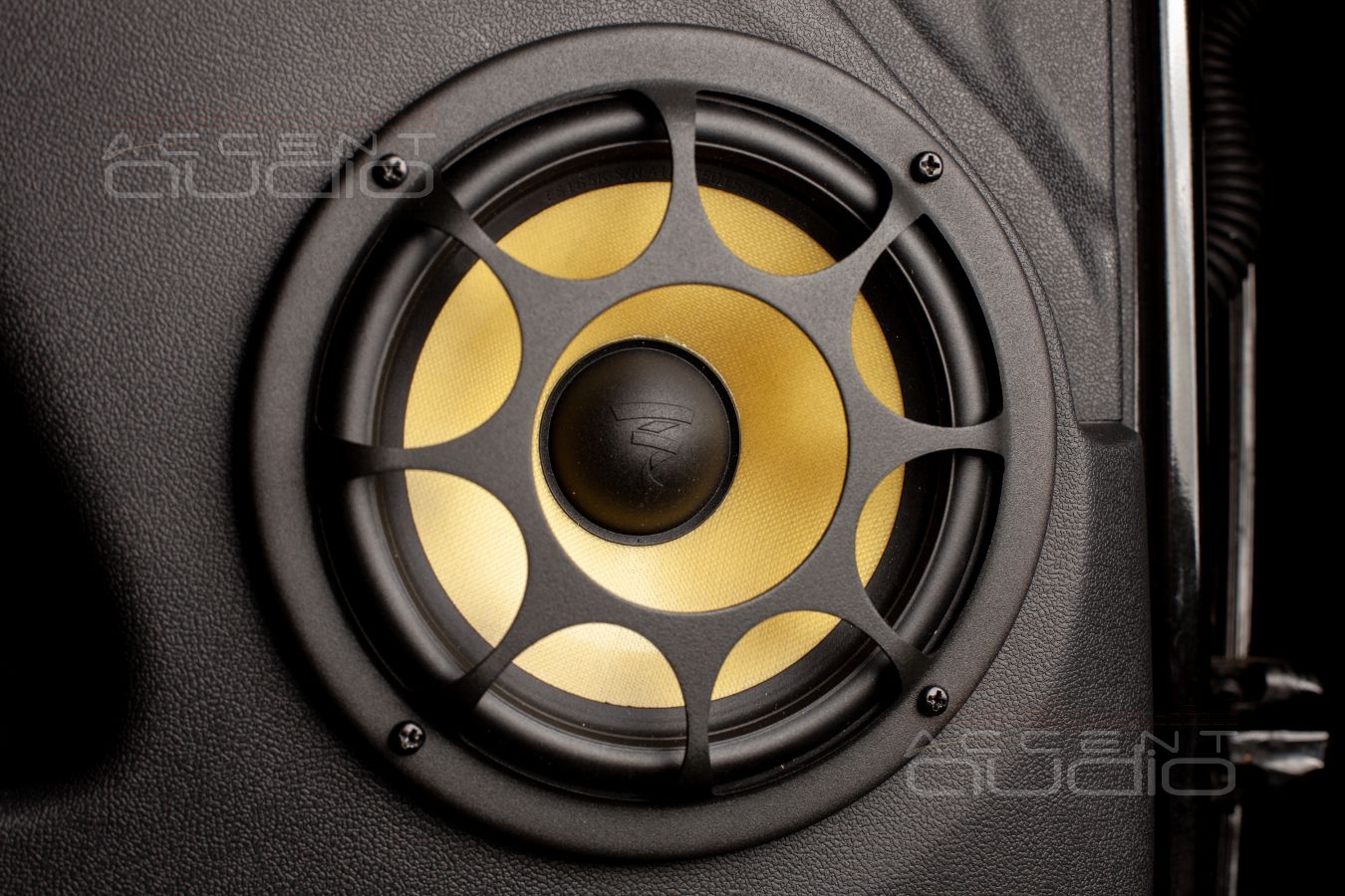 Renault Duster заряжен звуком по-полной !