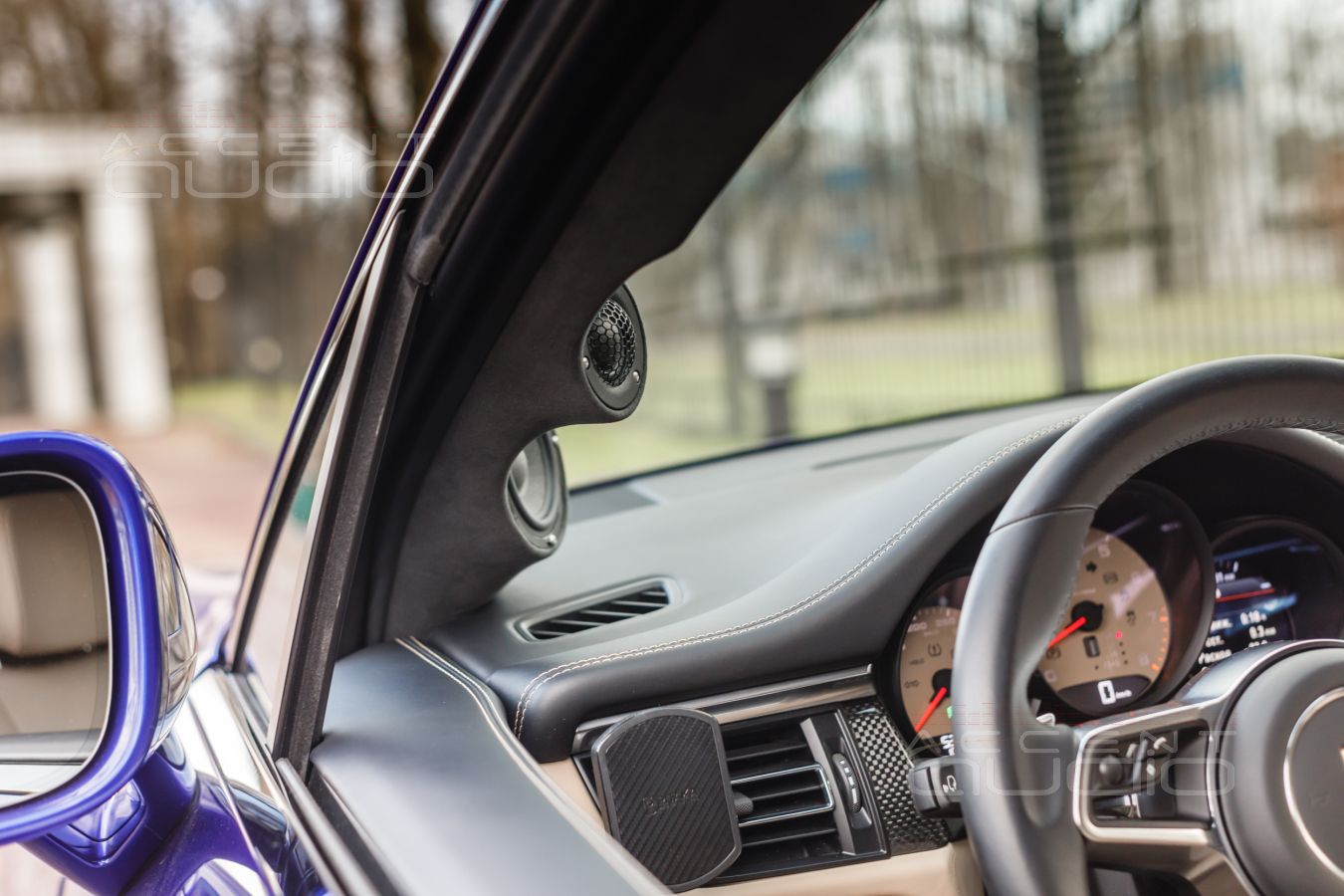 Подиумы для новых СЧ-ВЧ излучателей Brax и ScanSpeak для Porsche Macan