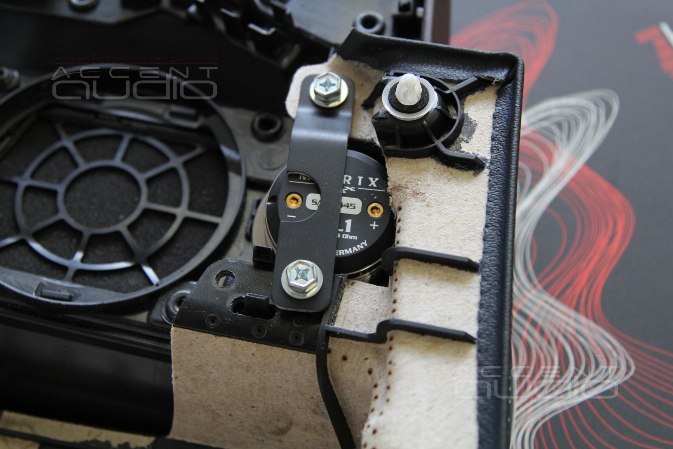 Установка роскошных твитеров Brax ML1 в штатные места задних дверей BMW 730LD