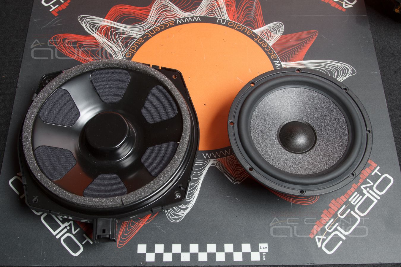 Аудиоподготовка дверей, установка мидбасовых динамиков Brax и SOAudio в Range Rover