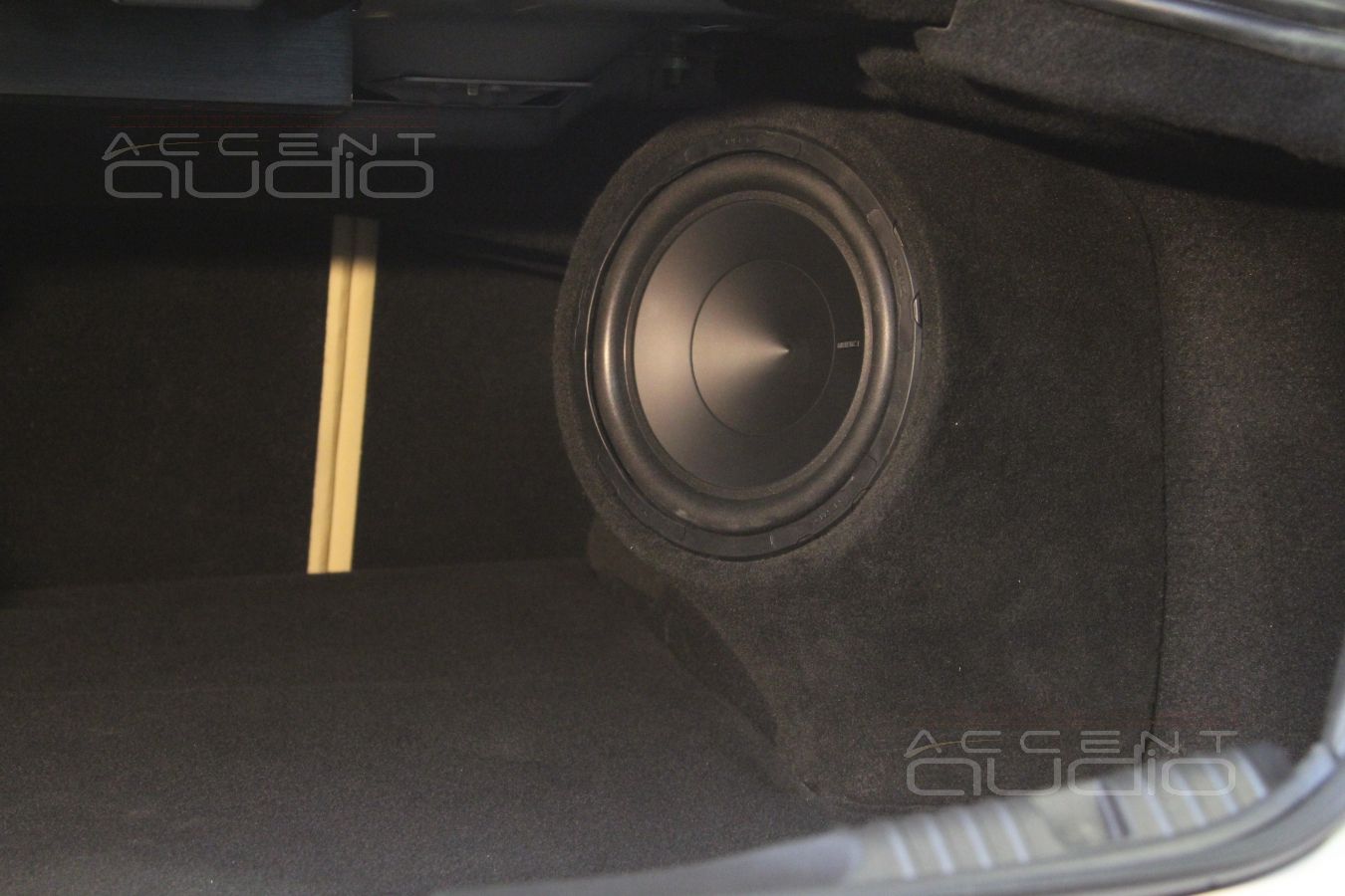 Сабвуфер стелс и его изящные формы...
