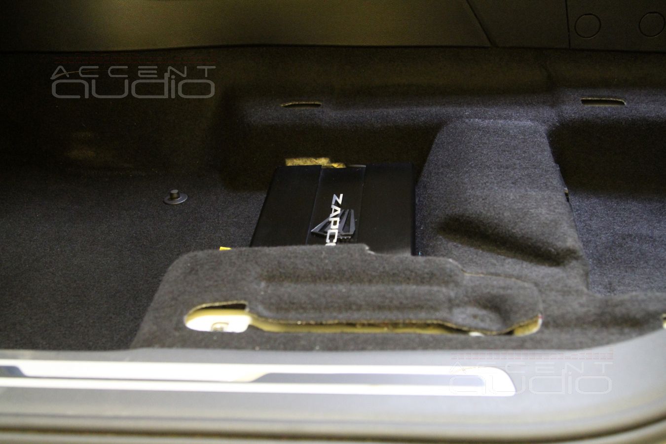 Установка сабвуферного усилителя в Volkswagen Tiguan2