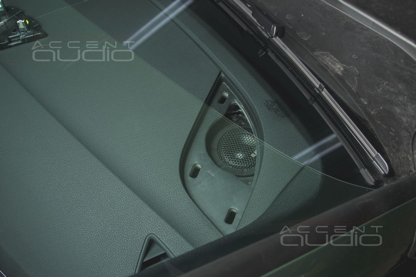 Установка новых широкополосных излучателей для лучшего звука в Audi A5 2021