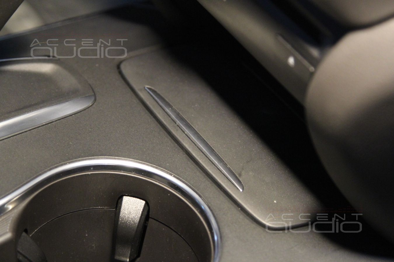 Установка управляющей панели Audison DRC вместо пепельницы Acura MDX