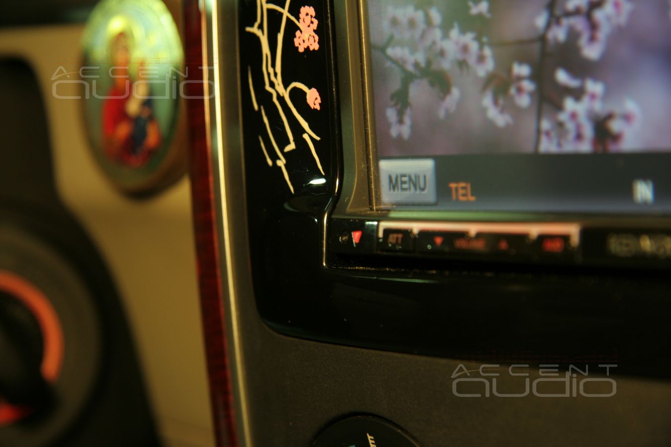 Добрый китайский дракон в японском оформлении: авторская инсталляция в Mazda CX9