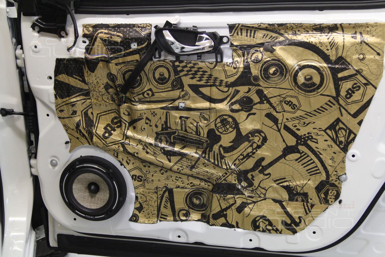 Установка акустики Focal 