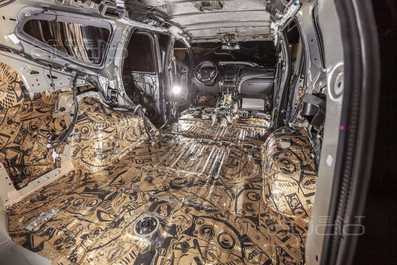 Шумоизоляция – обязательная процедура для Mitsubishi Pajero Sport