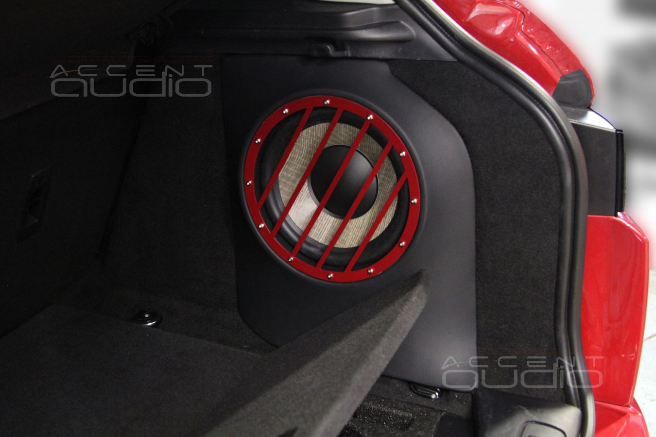 Сабвуфер стелс в RangeRover Evoque