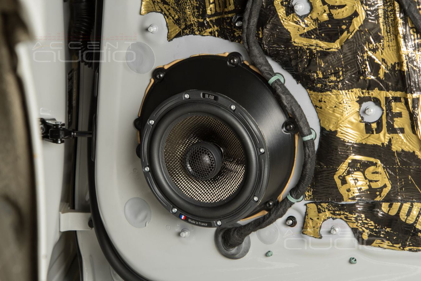 Тыловая акустика в Panamera – не столько для пассажиров, сколько для ClubMusic