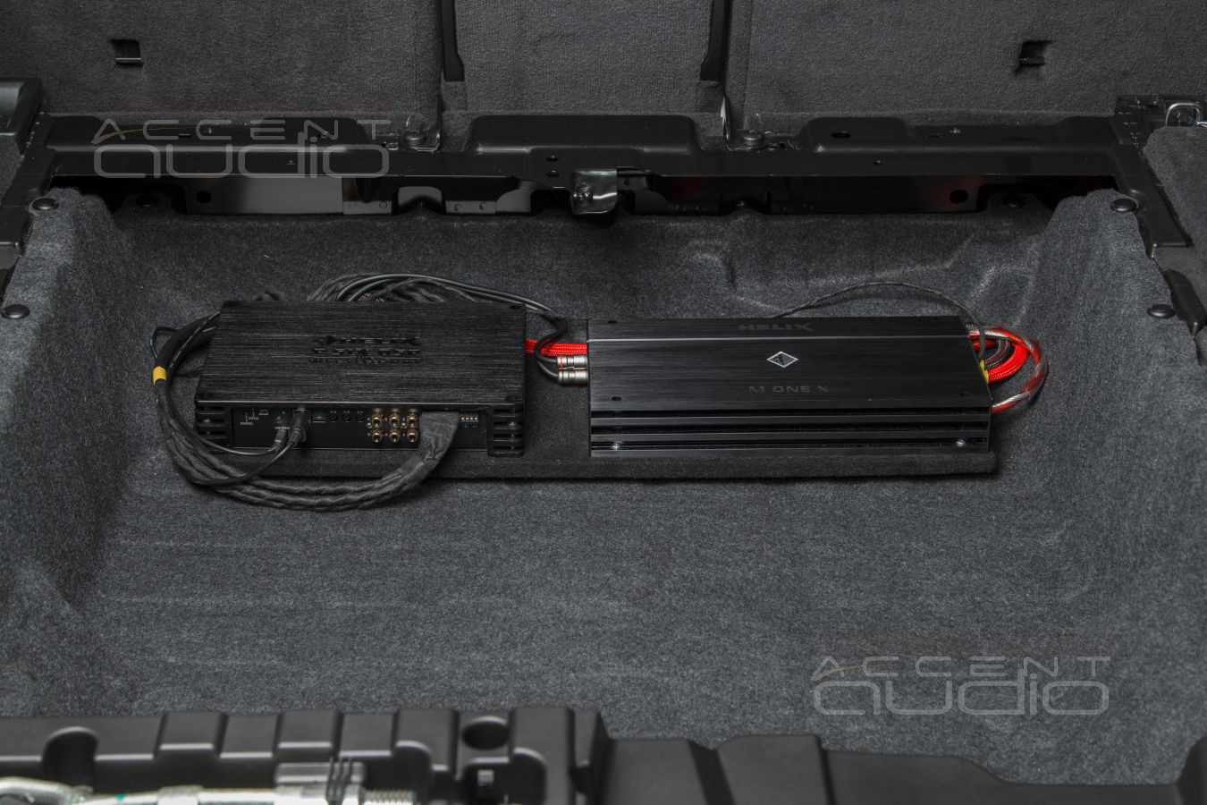 Усилители Helix PSix и MOneX в новом BMW X6 – удобный монтаж