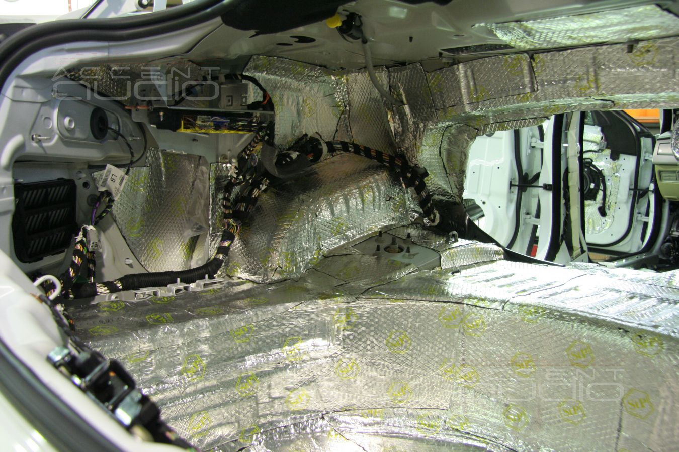 Виброизоляция кузова Jaguar XF