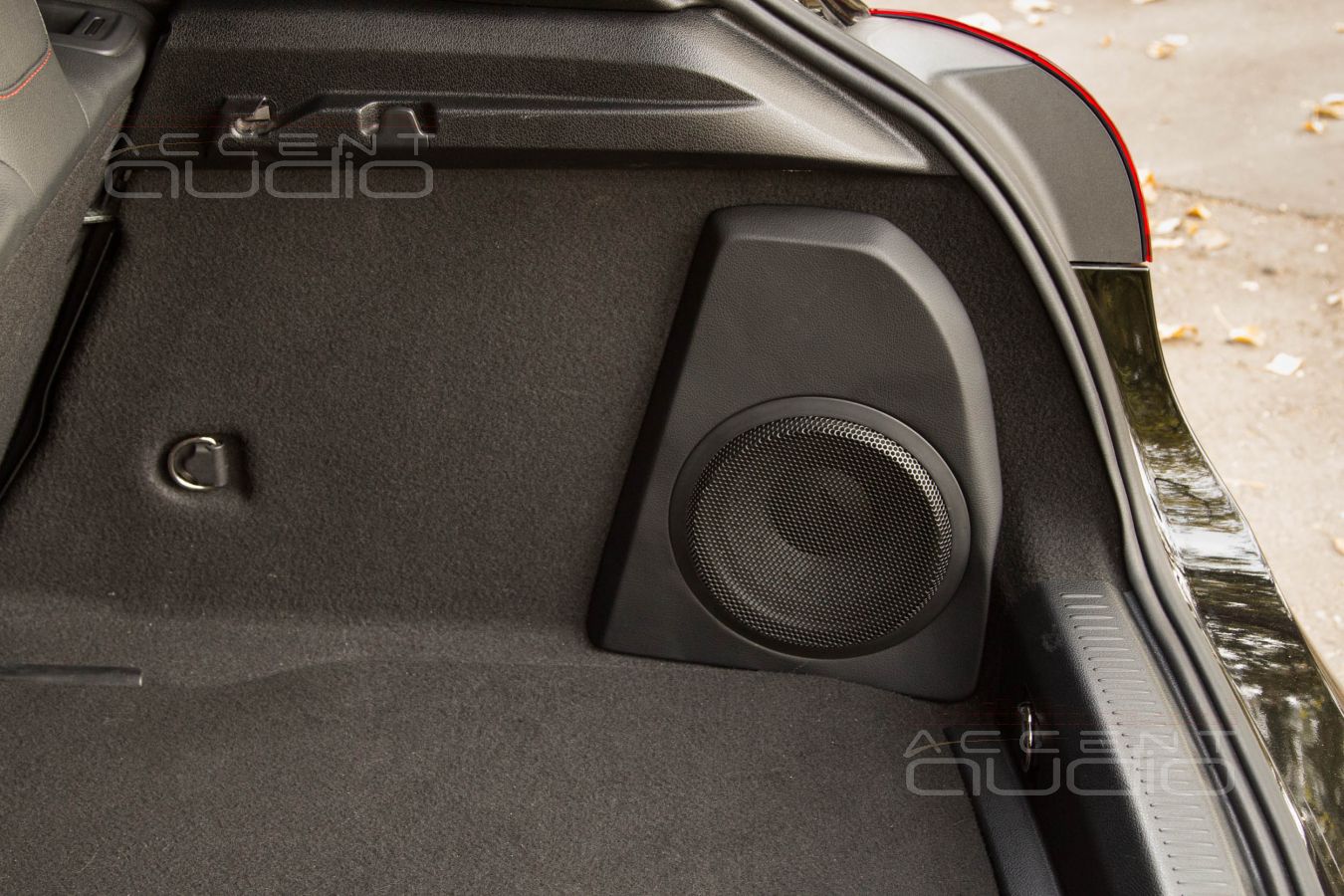 Сабвуфер-стелс: полная интеграция сабвуфера в Mercedes-Benz A-Class AMG