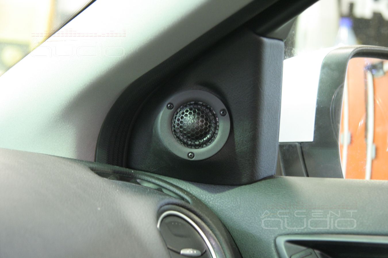 Установка твитеров (пищалок), изготовление подиумов