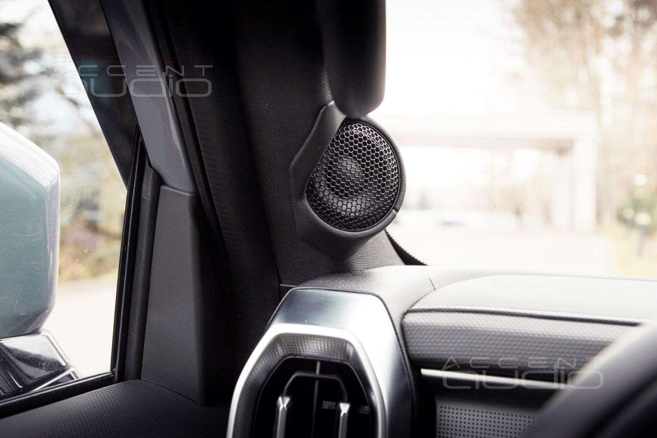 Стильное и лучшее решение для звука Jetour T2  - широкополосные излучатели в стойках