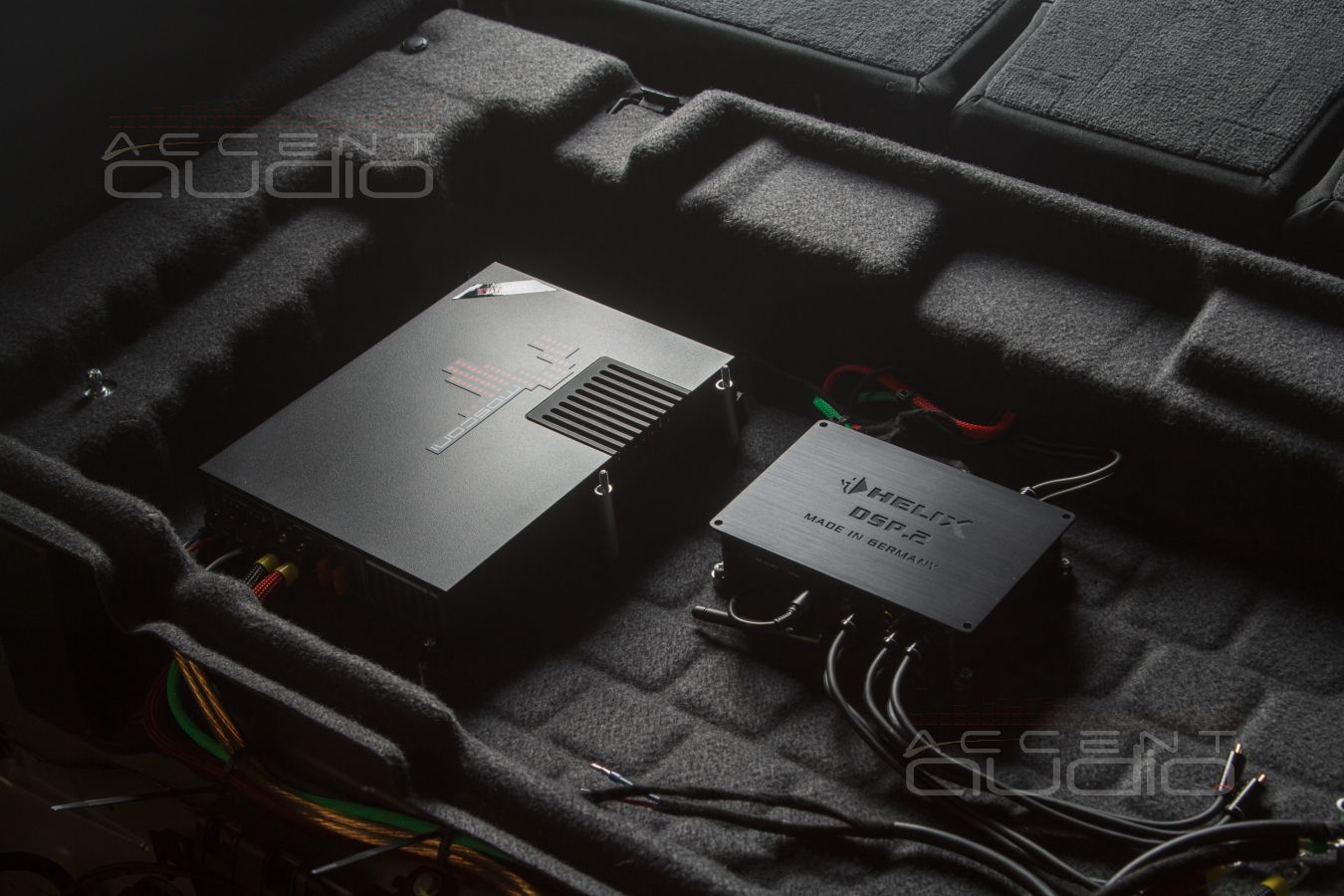 Установка усилителей и аудиопроцессора в BMW GT3 – полная интеграция