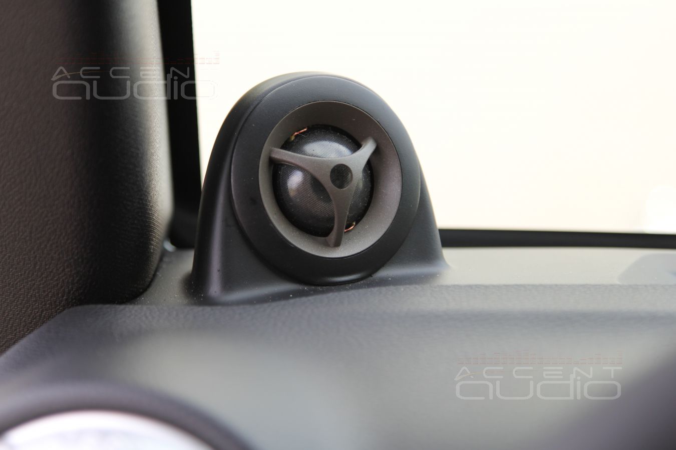 Мультимедиа Alpine X8 и новая аудиосистема на компонентах Morel