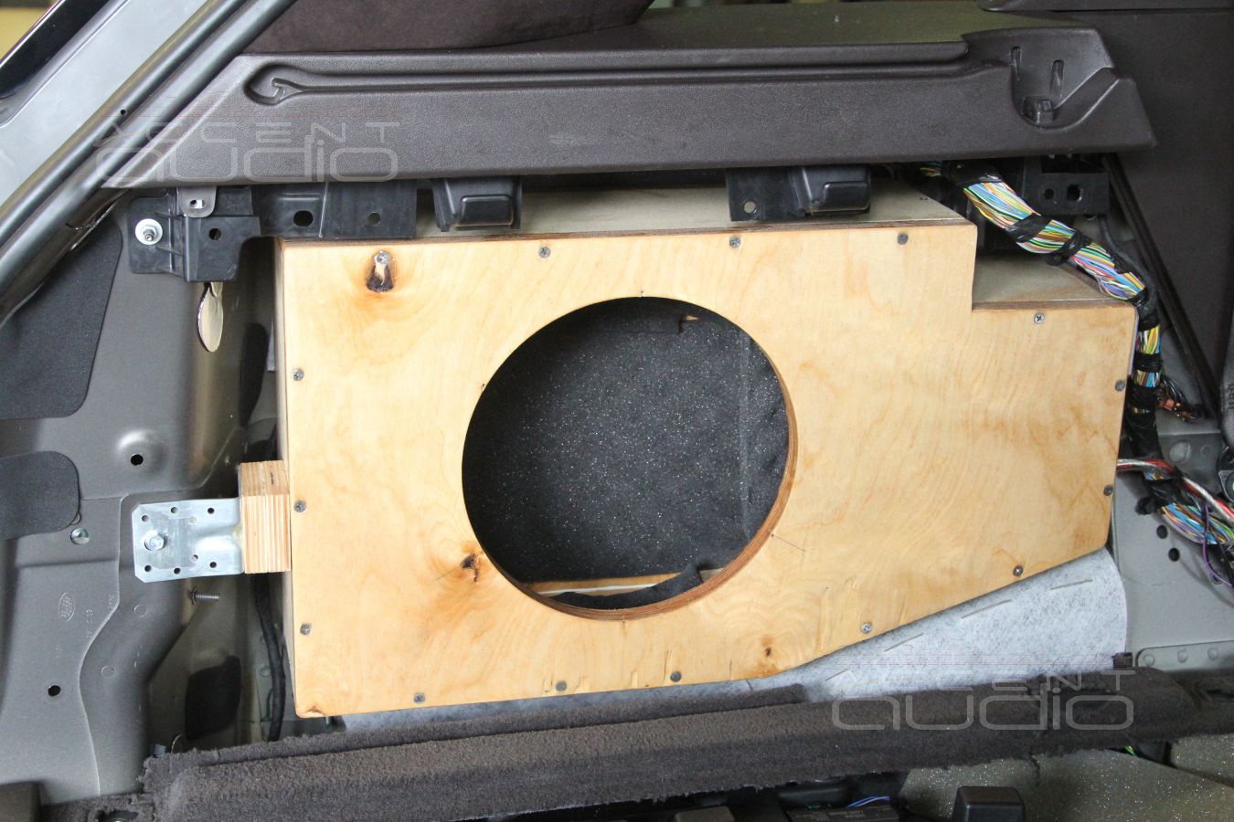 Сабвуфер Peerless XXLS-P835016 и его интеграция в RangeRover Sport