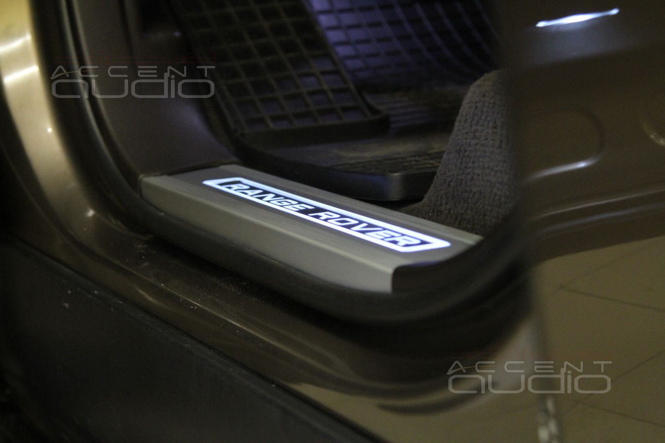 Что могут домашние динамики ScanSpeak, если их спрятать за заводские обшивки ?