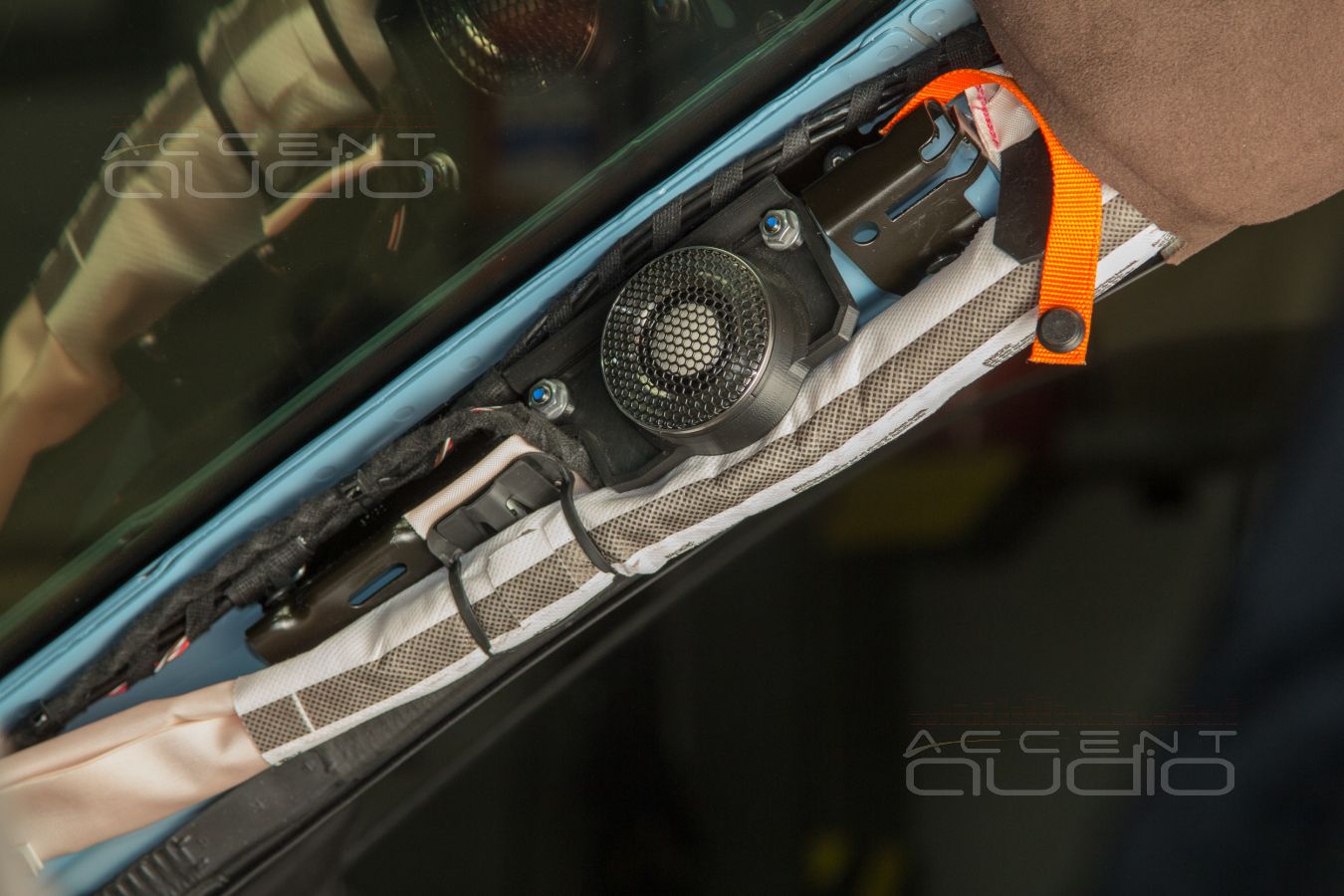 Новые твитеры Brax GL1 штатно в Porsche Taycan