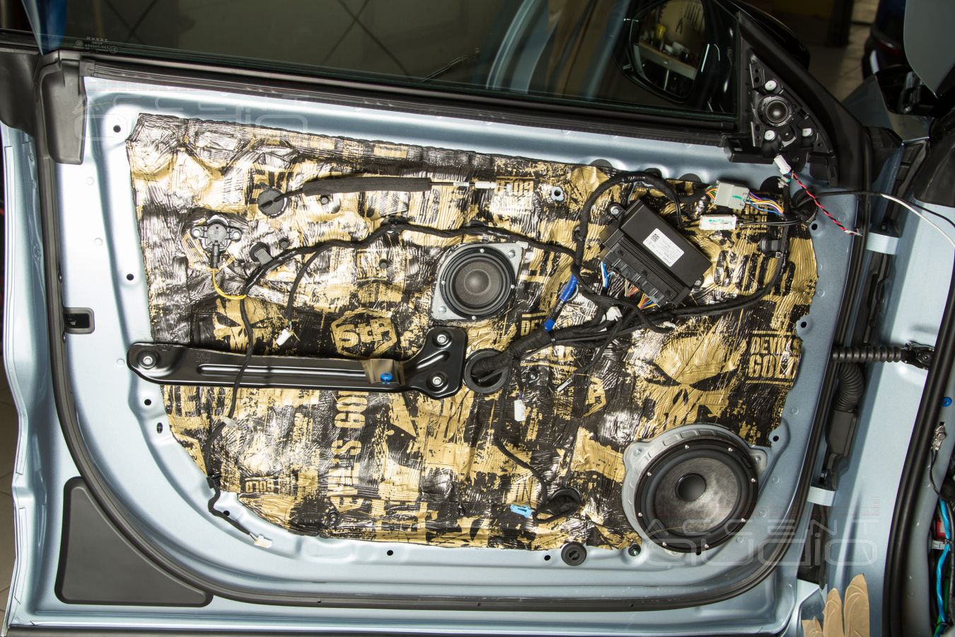 Установка мидбасовых Eton Graphit 16 и аудиоподготовка дверей Zeekr