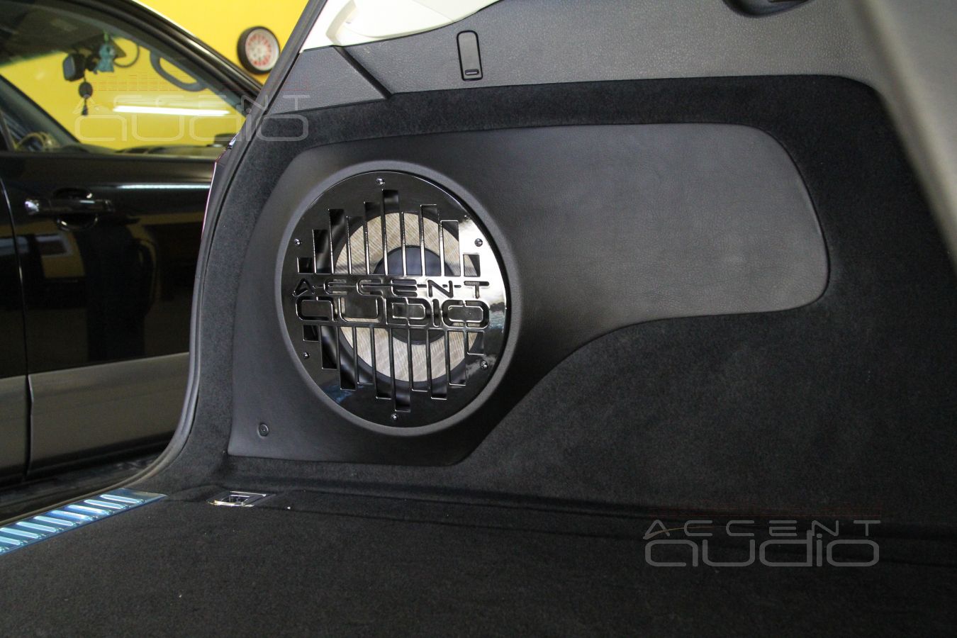 Фирменный сабвуфер-стелс 