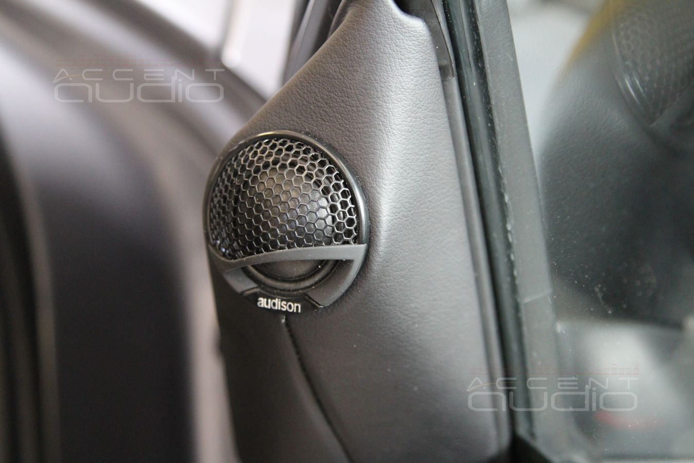 Установка акустики Audison AVK6 & Audison AVX6.5