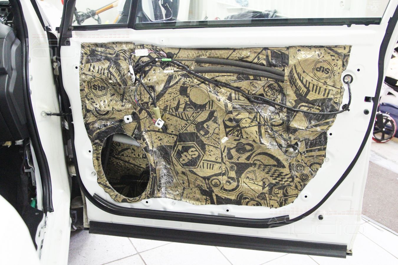 Шумоизоляция материалами STPGold new в Subaru Forester