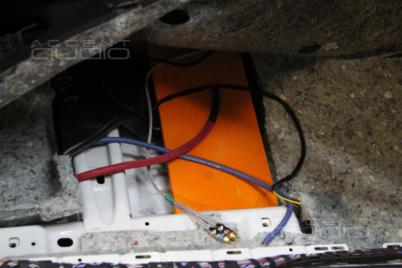 Установка усилителей в Volkswagen Golf 7