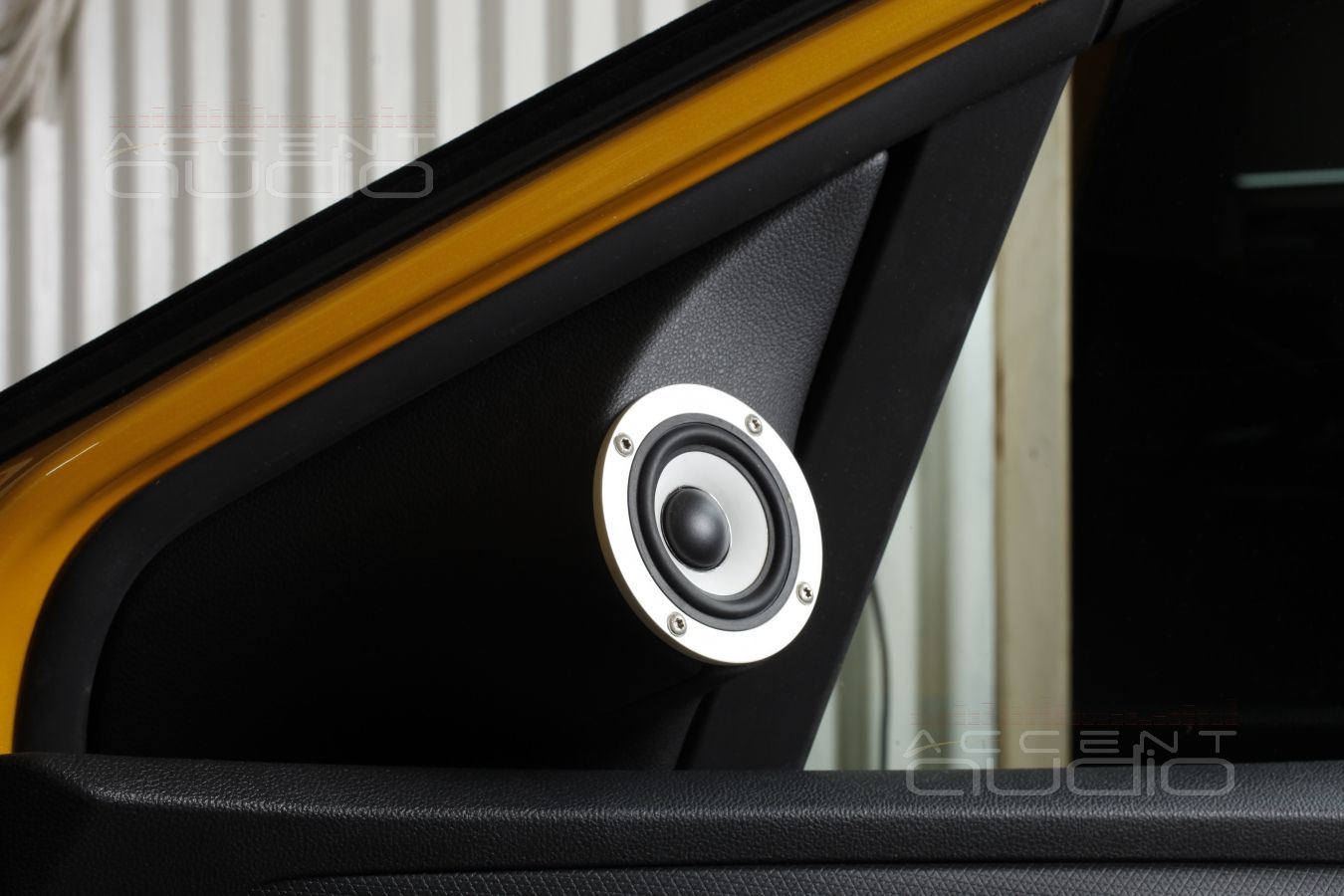 Подиумы под акустику Bewith в Renault Clio Sport