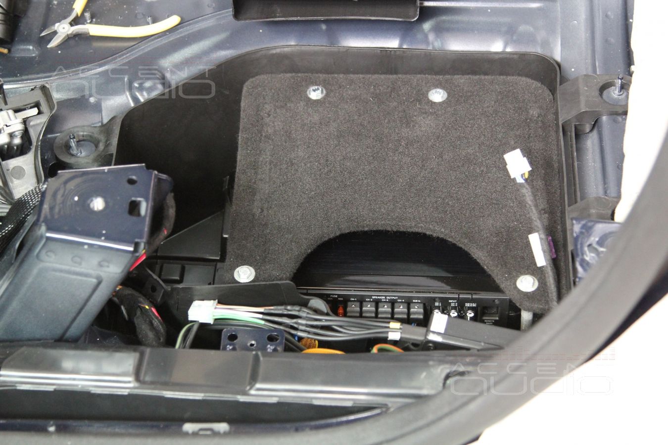 Update: установка процессора и усилителя под водительским сидением