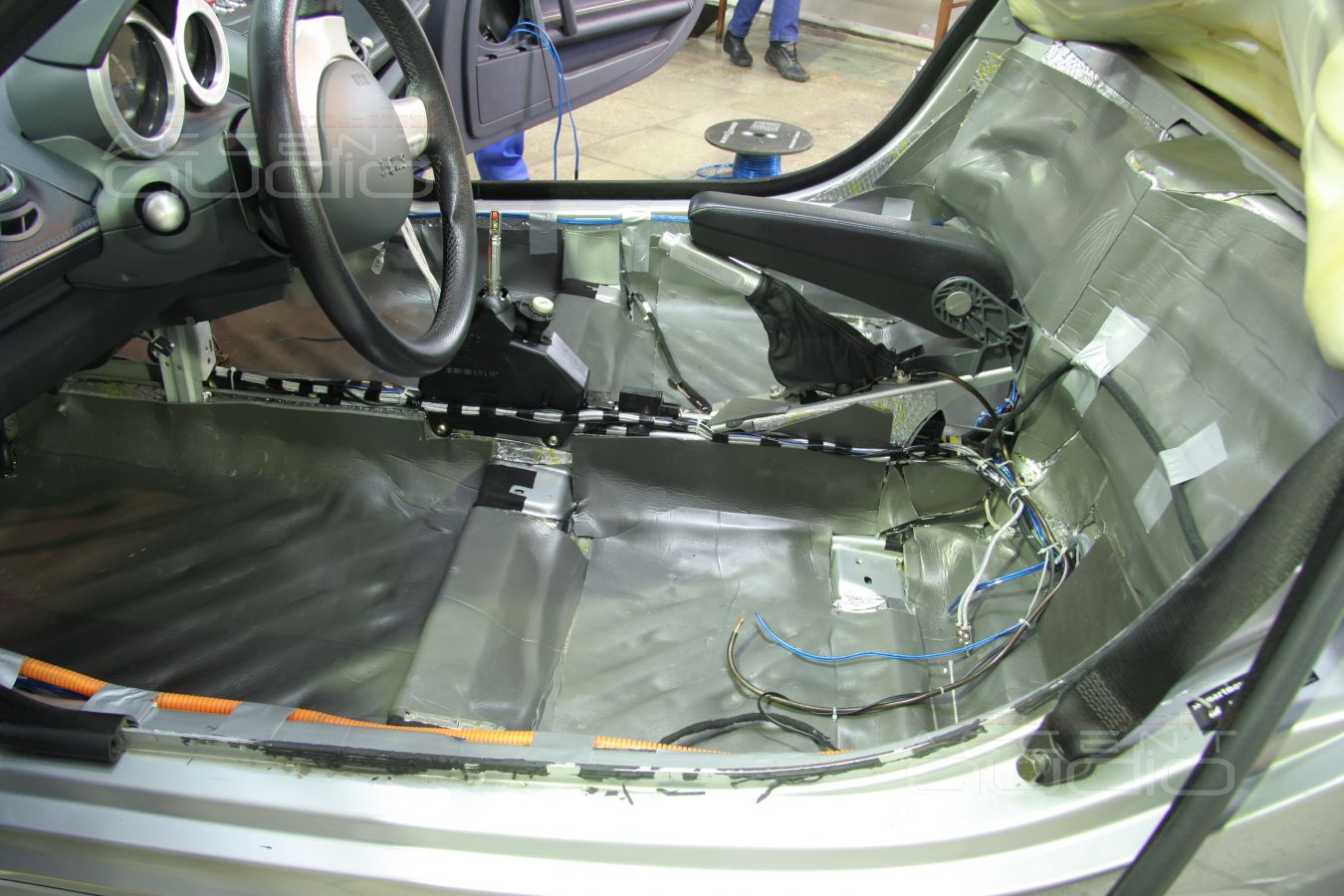 Mercedes Smart Roadster - стильный мотоблок с сабвуфером !