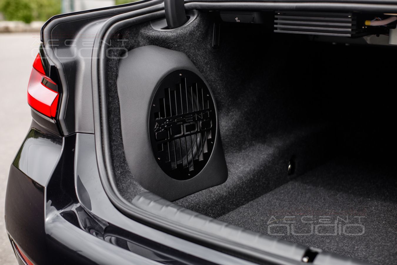 Сабвуфер-стелс на базе динамика Dego – специально для BMW 540i