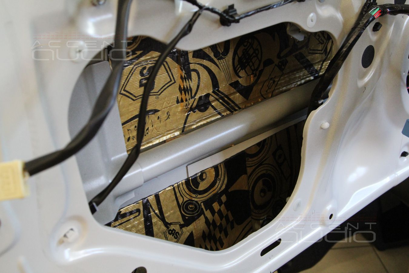 Шумоизоляция Mitsubishi Outlander