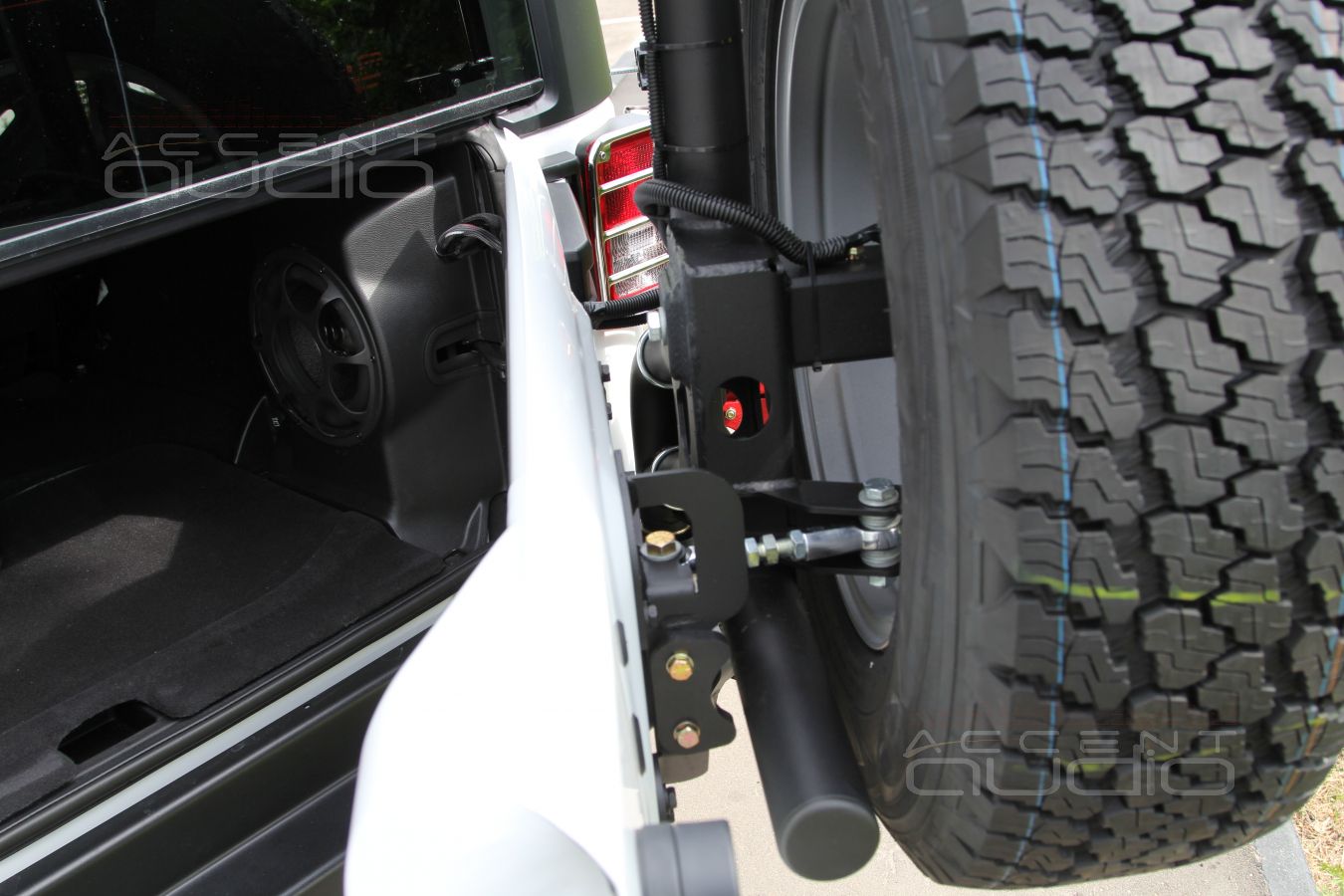 Задний силовой бампер с калиткой и настоящим домкратом