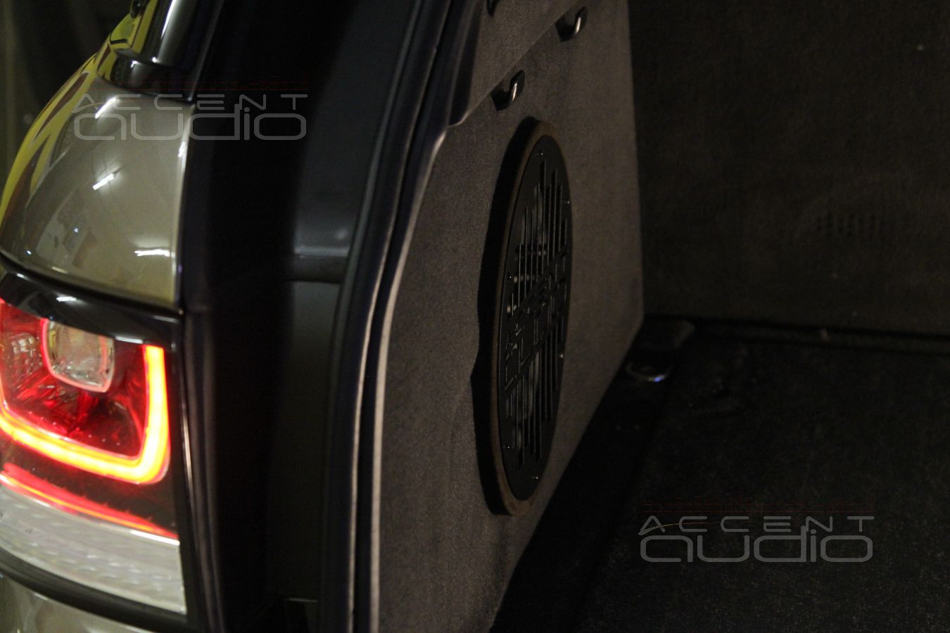 Сабвуфер Peerless XXLS-P835016 и его интеграция в RangeRover Sport