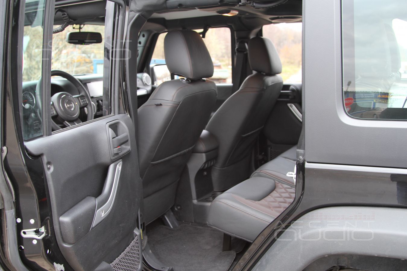 Эксклюзивный кожаный салон Jeep Wrangler