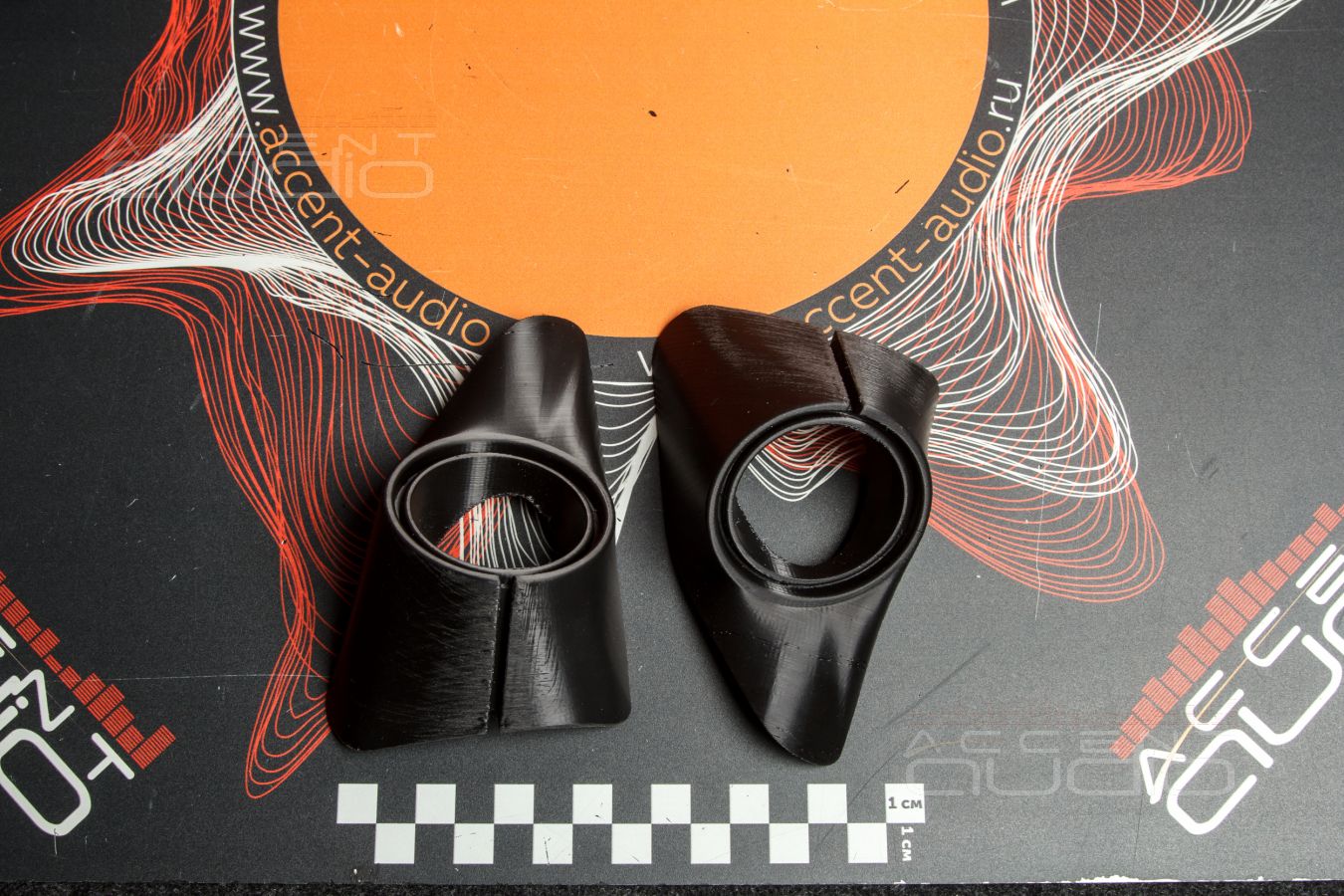 Комплект из двух подиумов для установки высокастотных излучателей в BMW X5 20XX-20XX.