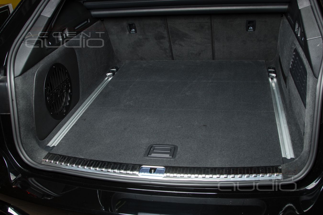 Сабвуфер-стелс с головкой от Dego специально для Audio RS6 Avant