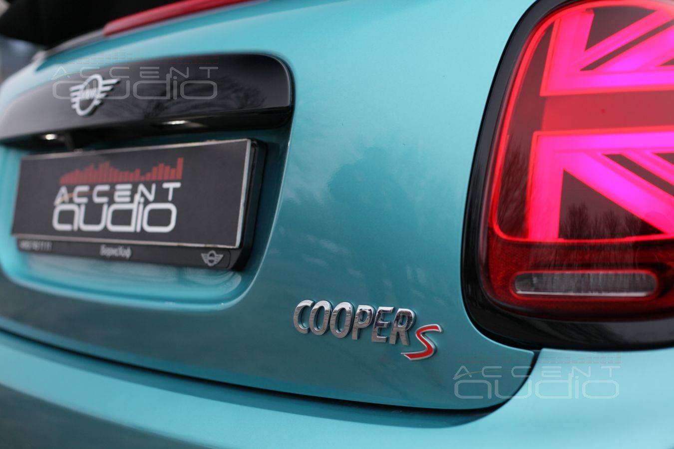Не только динамики и усилители, но ещё и точная настройка компонентов: новое звучание Mini Cooper S