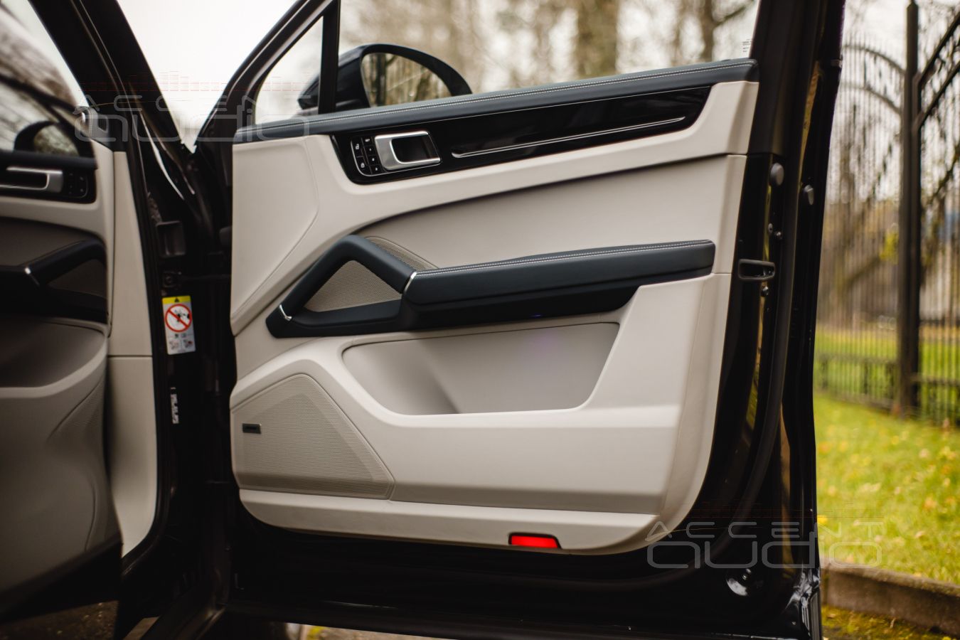 Аудиоподготовка дверей и установка мидбасов ScanSpeak в Porsche Cayenne Coupe